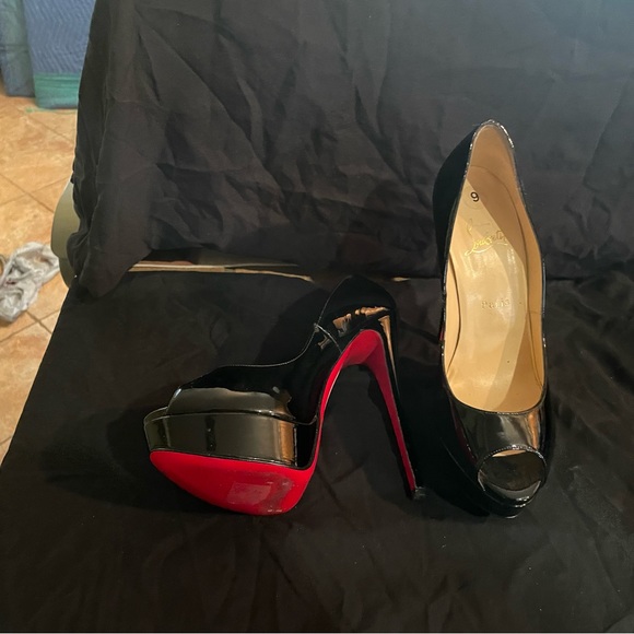 Beautiful pair of Black Louboutin, size 9. Gently worn, like new!! - Picture 5 of 6
